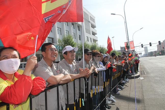 开元平台公司齐心协力护航包头首届马拉松赛2.jpg